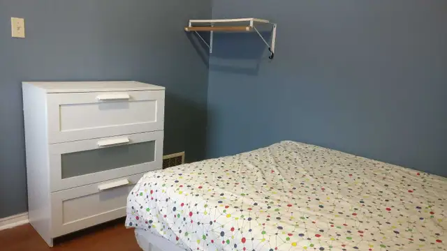 Downtown 1st floor quiet bright share w/only 1 steps to TTC mall in Room Rentals & Roommates in City of Toronto - Image 2