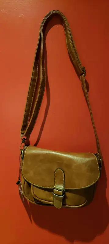 Sacs bandoulière Brun (neuf) pour femme Voir Mes Autres Annonces