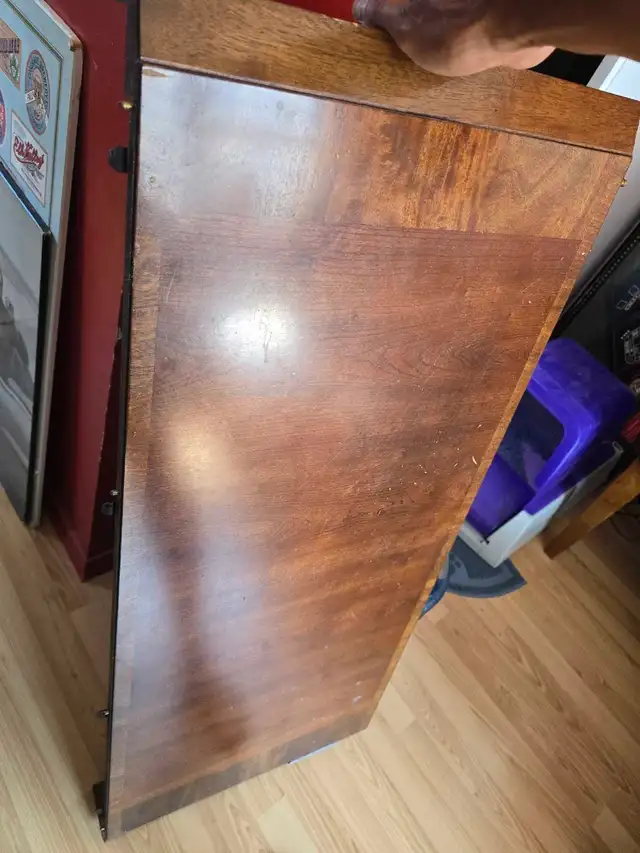Beautiful Ashley Furniture dining table and Hutch. 7/10 in Dining Tables & Sets in Hamilton - Image 8