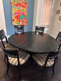 Modern round top expandable dinning table