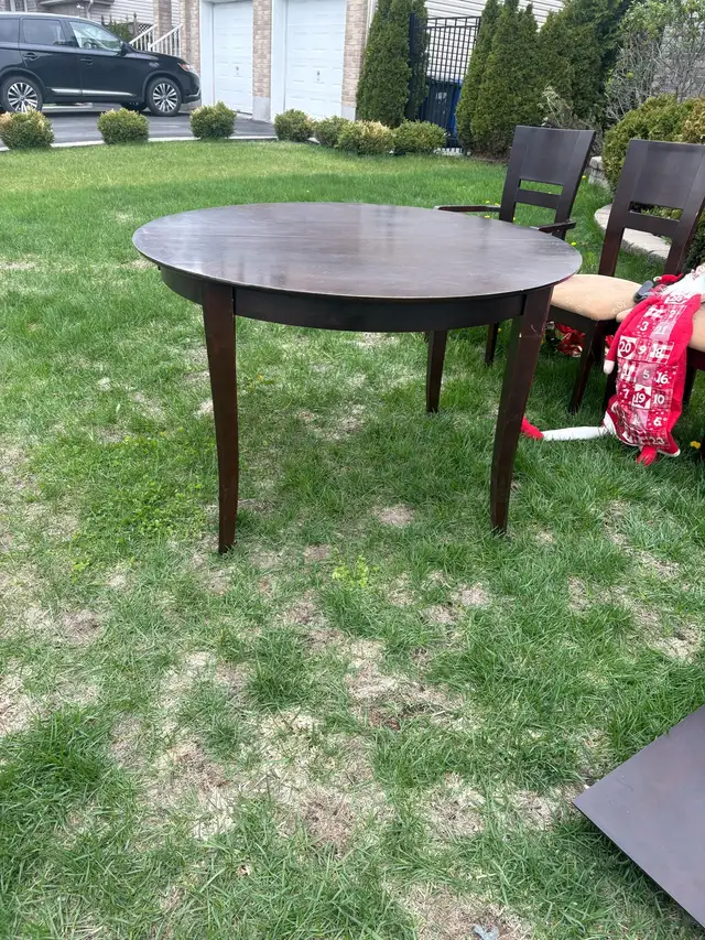 dinning set in Dining Tables & Sets in Laval / North Shore - Image 6