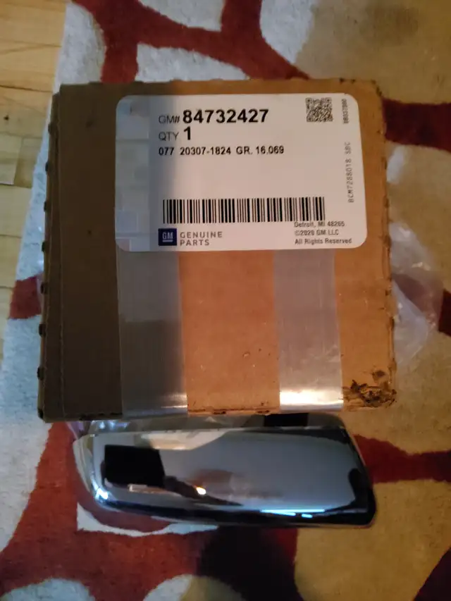 2019-2025 Silverado NEW RH Chrome Exterior mirror cover in Other Parts & Accessories in Thunder Bay - Image 3