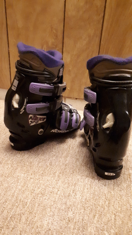 Downhill Ski boots in Ski in Oshawa / Durham Region - Image 4