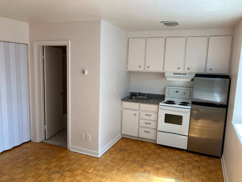 Centretown Bachelor/Studio Apartment for Rent (192 Somerset W) 4