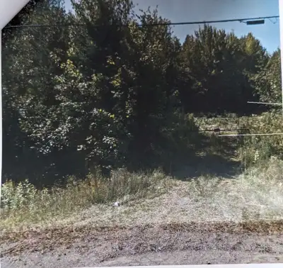 Opportunité rare en Estrie : terrain prêt pour vos projets ! •Idéal pour investisseurs, ce terrain b...