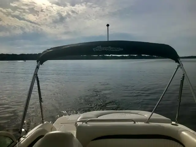 bateau Hurricane in Powerboats & Motorboats in Drummondville - Image 10