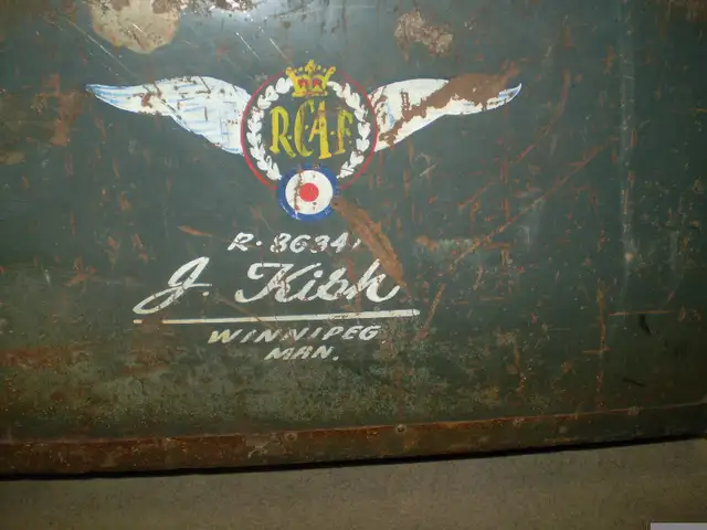 R.C.A.F. TRUNK/SUITCASE .64961227858690121