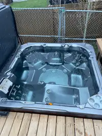 D1 Venture 8 person Hot Tub works 100% waterfall and LED Lts