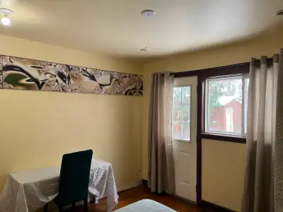 AVAILABLE ANYTIME OR NOVEMBER 1 TEXT AT 416-877-1609 MONTH TO MONTH NO LEASE AGREEMENT PRICE POSTED...