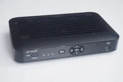 Cable TV box model IPV6015. Digital video recorder with 500 GB hard drive