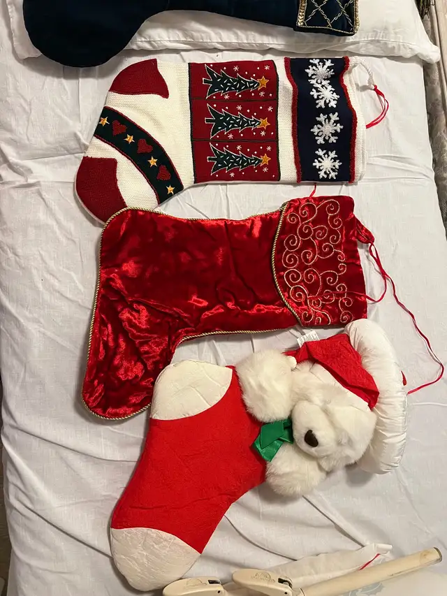 Almost new Christmas table clothes, ornaments tree mat, socks  in Home Décor & Accents in City of Toronto - Image 4
