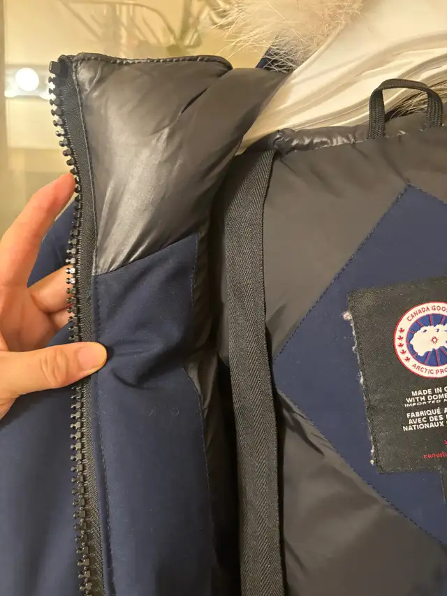 Canada goose Sherbrooke in Women's - Tops & Outerwear in Calgary - Image 5