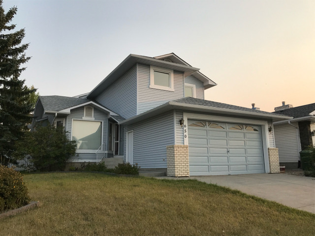  Sandstone Single House Double Garage, Fire Place  in Long Term Rentals in Calgary