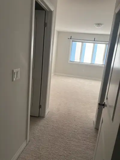 Spacious master bedroom, clean room for rent in a shared home in Bradford, near Sixth Line & Simcoe...