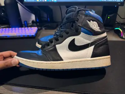 Selling a pair of Jordan 1 Royal Toe in Men’s size 8.5 for $200. These are used and come without the...