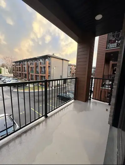 Stunning 3 bedroom 3 washroom Massive Garage ✅ Lots of space✅ Walking distance from busses✅ In suite...