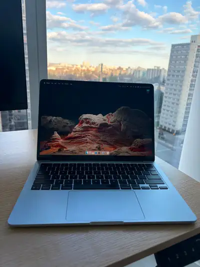 MacBook Air M4 (2025) – 13" – 16GB RAM – Like New, View more