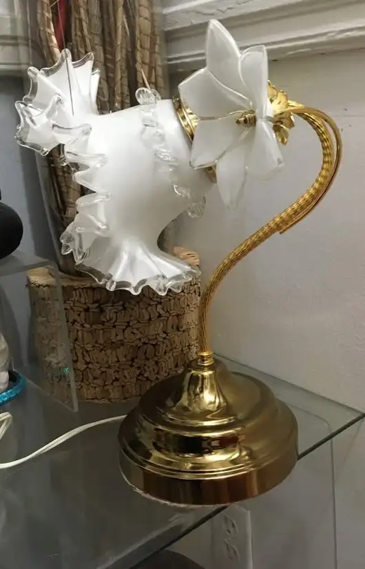 2 Excellent Vintage White Glass Murano Floral Table Lamps $285 in Indoor Lighting & Fans in City of Montréal - Image 5