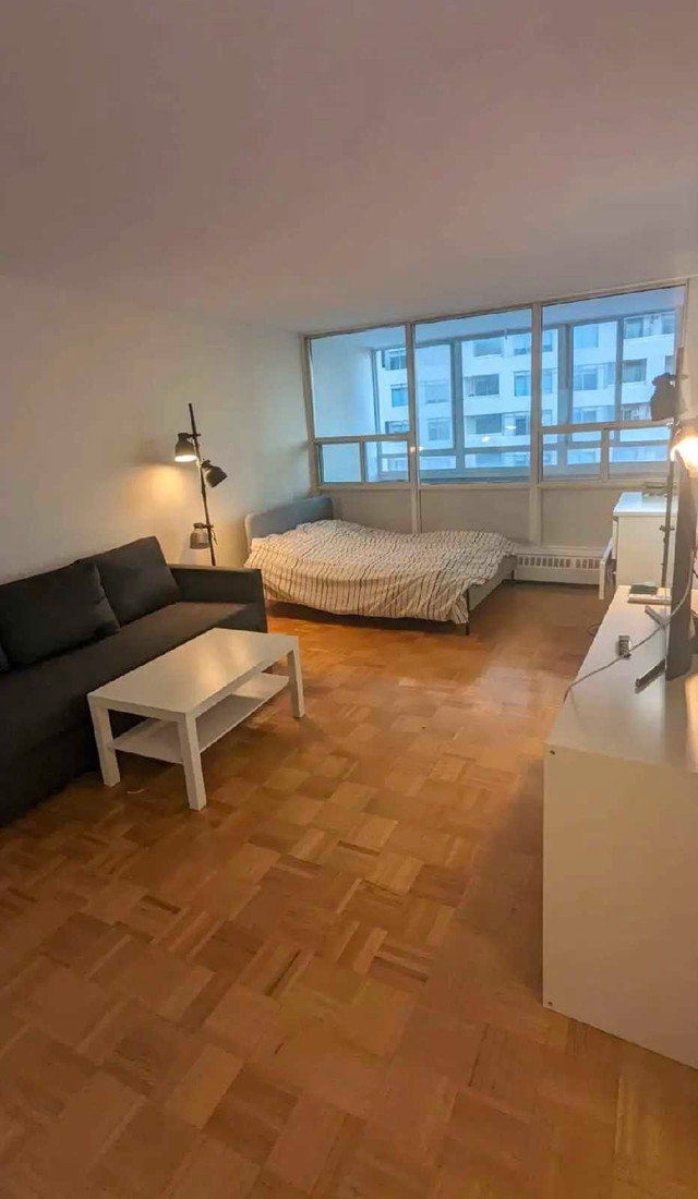 Huge and bright studio right at Yonge & Eglinton in Long Term Rentals in City of Toronto