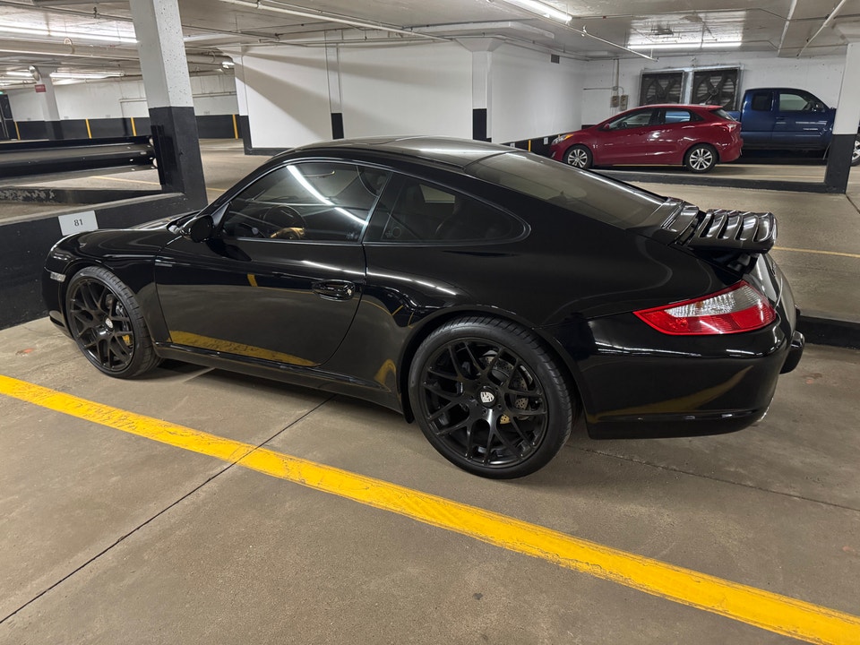 2007 Porsche 911  (low km) - manual