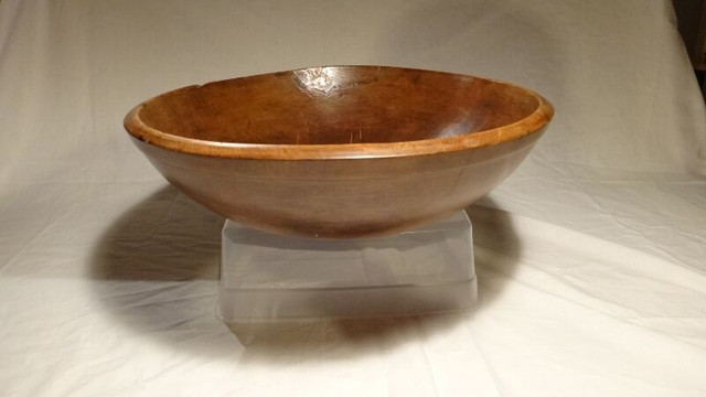 Antique Quebec pine butter bowl dans Art et objets de collection  à Ouest de l’Île