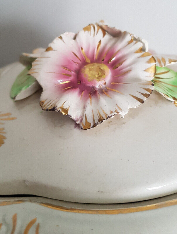 Boîte à bijoux en porcelaine Vintage porcelain Jewellery Box dans Art et objets de collection  à Laval/Rive Nord - Image 3