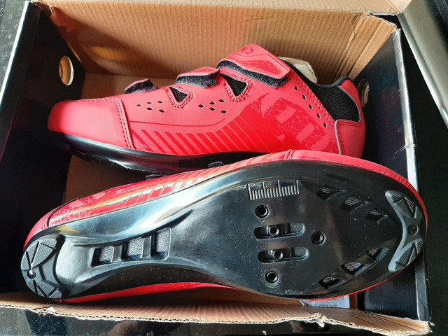 Higland cycling clipless shoes. Red. Size 8.5/11.5 dans Vêtements  à Ville de Montréal - Image 2