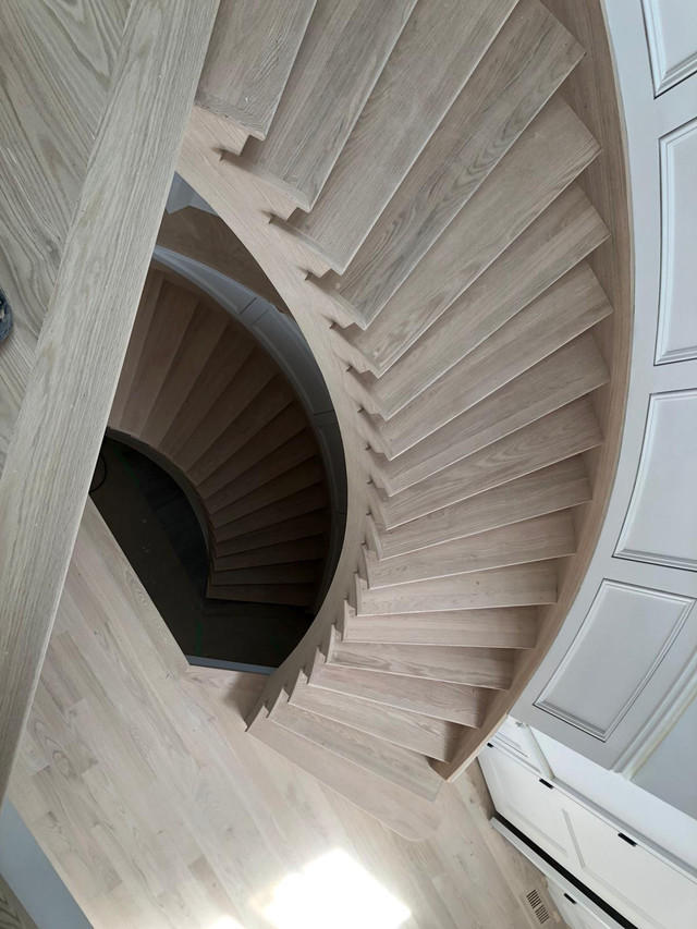 Hardwood floor stairs in Floors & Walls in Oshawa / Durham Region - Image 4