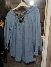 New ladies MED  top denim beautiful sleeves has tags on it