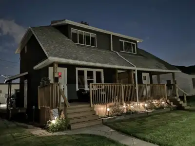 2 bedroom, 1 bathroom house for rent (side by side duplex)