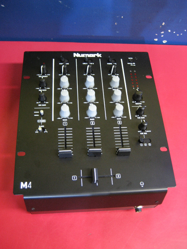 MIXER NUMARK M4 dans Appareils électroniques  à Longueuil/Rive Sud