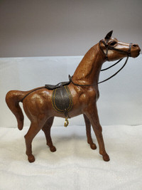 Figurine animalière - Cheval recouvert de cuir