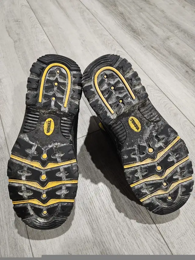 Steel toes boots - Men 9 in Men's Shoes in Oakville / Halton Region - Image 5