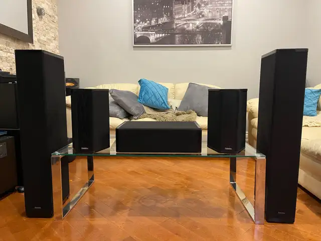 Definitive Technology set of 5 speakers in Speakers in Markham / York Region - Image 2
