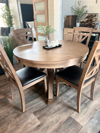 Grandview 5 piece Dinette Set with butterfly leaf