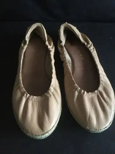 Soulier pour femme grandeur 9, View more