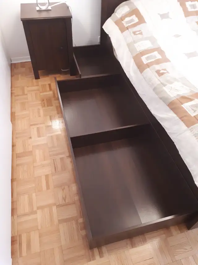 Lit Queen size avec rangements + 2 tables de chevet in Beds & Mattresses in City of Montréal - Image 3