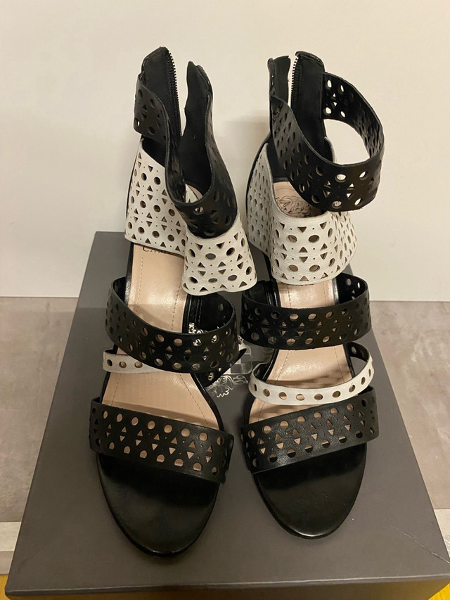 Sandales  dans Femmes - Chaussures  à Ville de Montréal - Image 4