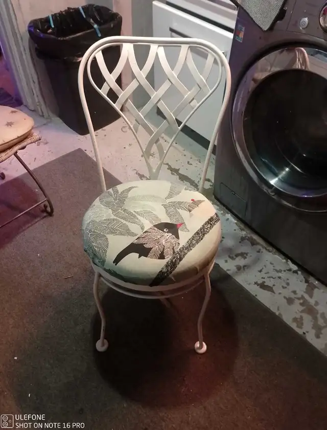 VINTAGE DECO WROUGHT IRON PATIO DINING CHAIRS in Patio & Garden Furniture in Kitchener / Waterloo - Image 3