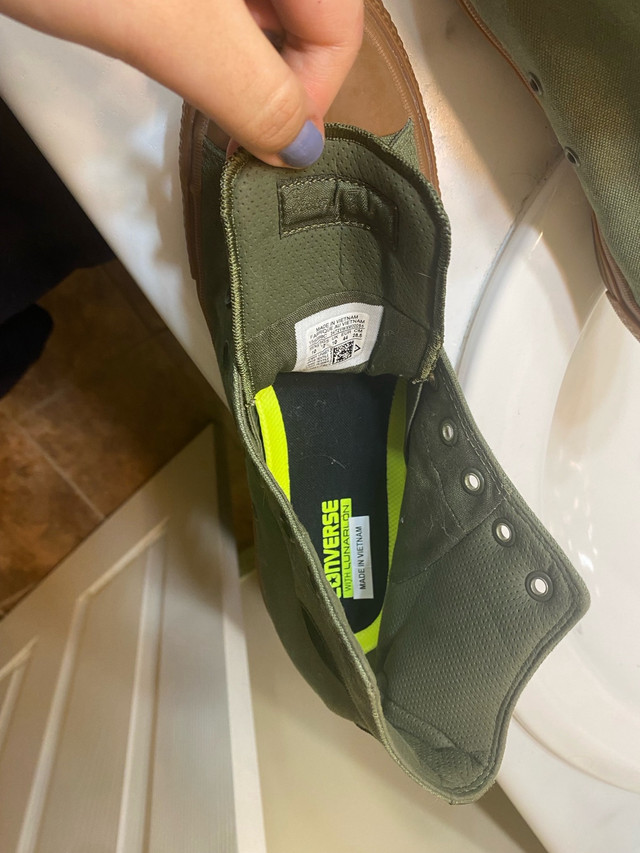 Green converse in Women's - Shoes in Edmonton - Image 3