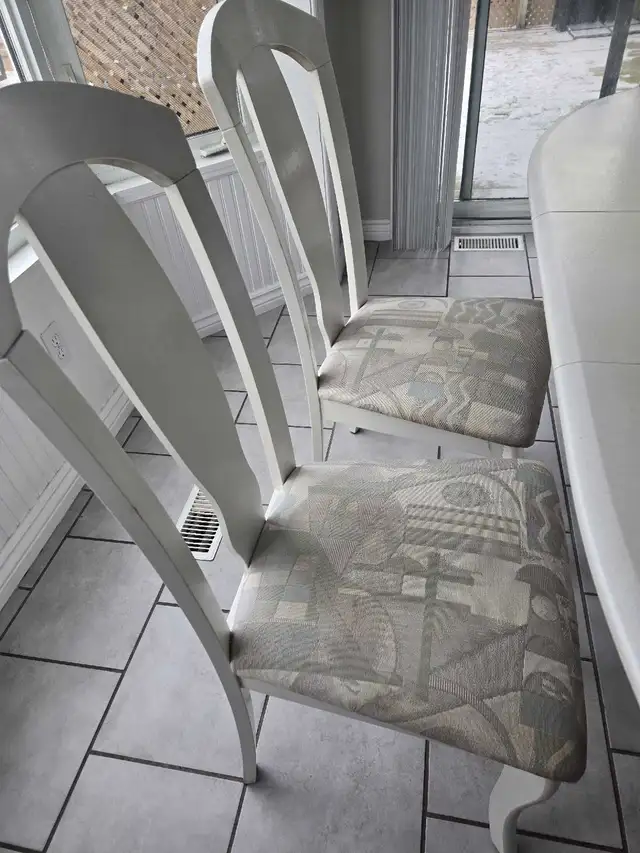 For Sale...White dining table in Dining Tables & Sets in Hamilton - Image 6