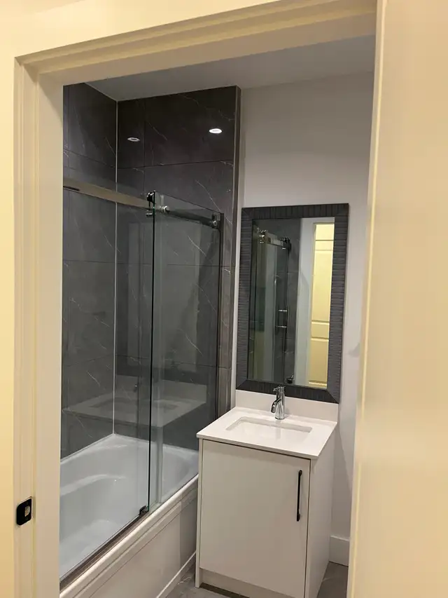 1-Bedroom Basement Suite in Modern Townhouse in Long Term Rentals in Richmond - Image 7