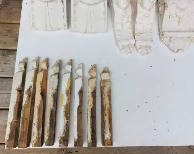 Coin de mur antique en bois. Ils se retrouvaient dans les immeubles de Montréal de plus de 100 ans....
