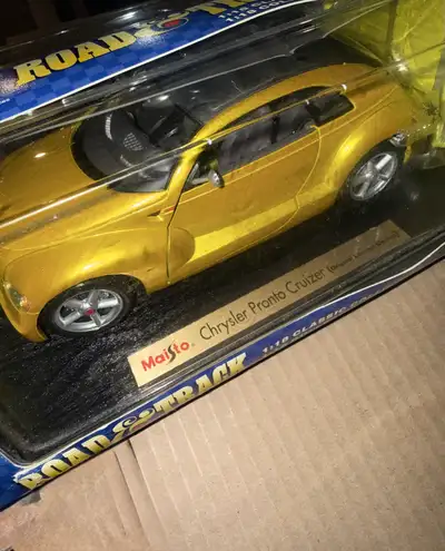 Maisto 1:18 Scale Chrysler Pronto Cruizer, View more