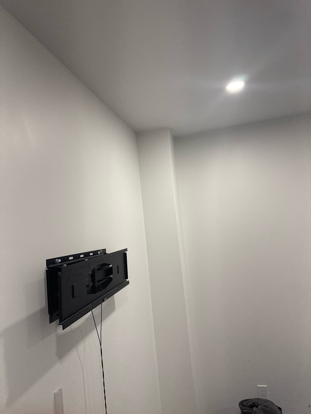 private room for rent 800$ in laval every thing included — photo 1