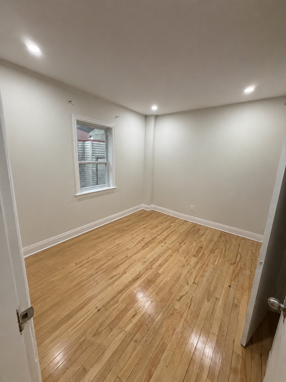 4 1/2 Apartment 2 Bed - Valleyfield / 4 1/2 2 chambres 4