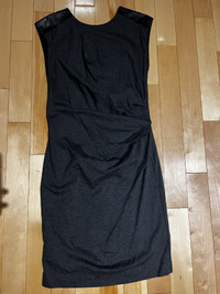 robe contemporaine gris et noir grandeur medium de chez simon