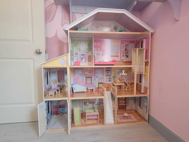 4.5x4 Doll house  in Toys & Games in Kawartha Lakes - Image 3