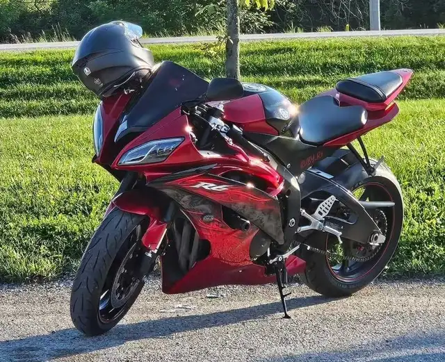 2011 Yamaha R6 in Sport Bikes in Mississauga / Peel Region - Image 5