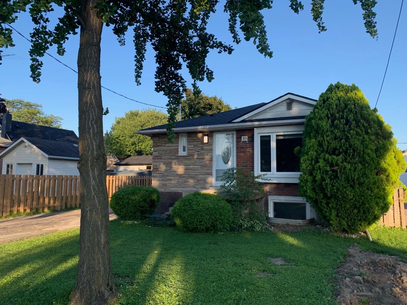 Newly renovated 3 bed 1bth home on Hamilton Mountain Long Term